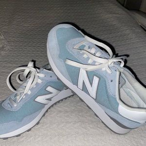 New Balance Tennis Shoes SOLD